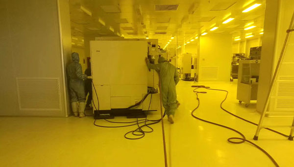 光刻機(jī)吊裝搬入